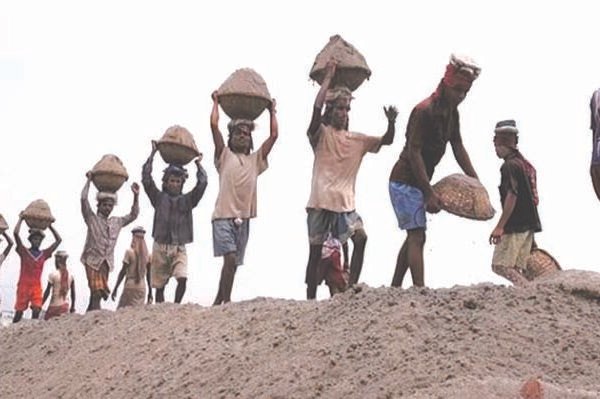 मनरेगा के अंतर्गत 50 दिन कार्य करने वाले&hellip;