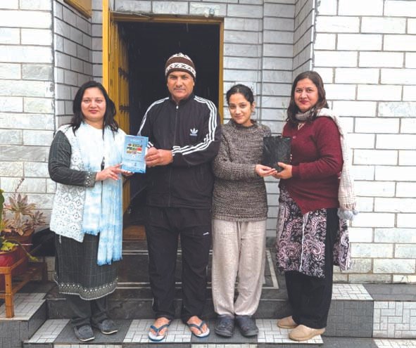 рдШрд░-рдШрд░ рдЬрд╛рдХрд░ рдмрд╛рдВрдЯрд╛ рдпреЗ рдФрд╖рдзреАрдп рдкреМрдзрд╛ тАж