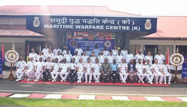 कोच्चि स्थित दक्षिणी नौसेना कमान में आईओएनएस समुद्री…