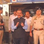 मुख्यमंत्री का धर्मशाला पहुंचने पर गर्मजोशी से स्वागत