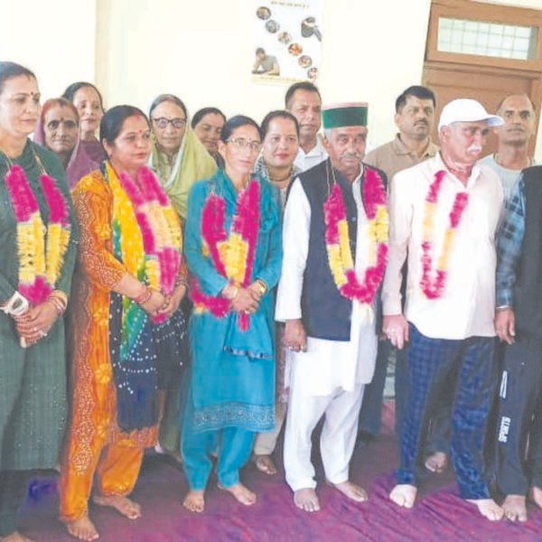 ग्राम पंचायत संघोई में नव निर्वाचित पंचायत सदस्यों&hellip;