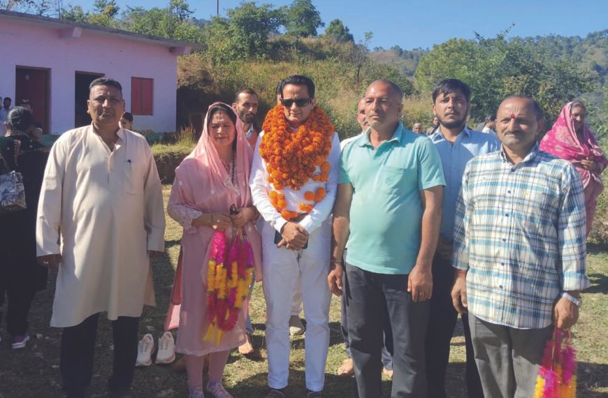 देवता माहूनाग मंदिर में चीफ इंजीनियर हेमंत तंवर&hellip;