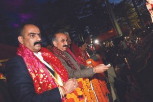 मुख्यमंत्री ने जाखू में किया रावण दहन